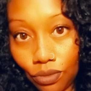 Meet your Posher, Roxanne